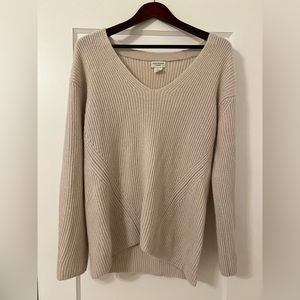 CLUB MONACO Cashmere V Neck - size m